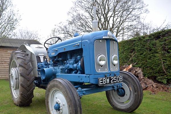 15. Vintage tractor.jpg